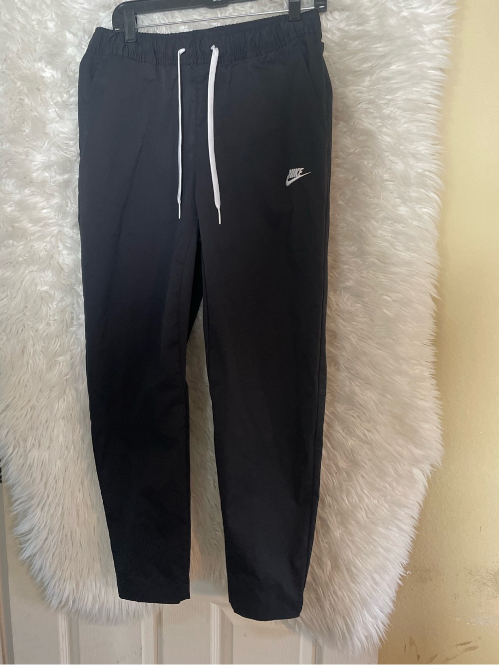 Nike Club Men’s Woven Tapered Leg Black Pants. Size Medium; DX0623-010